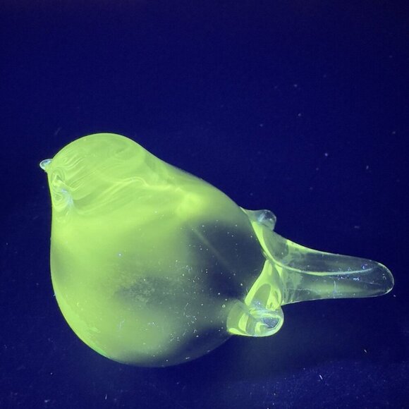 Vintage Glass Other - Vintage Glass Chubby Bird Figurine Manganese 365nm Green UV Glowing Glass Decor